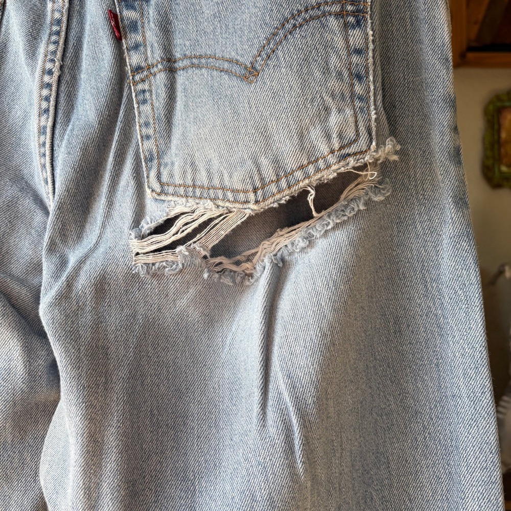 Vintage 90s Levi's 560 Loose Fit Straight Leg Jeans • Light Wash, Size 12 - Picture 6 of 12